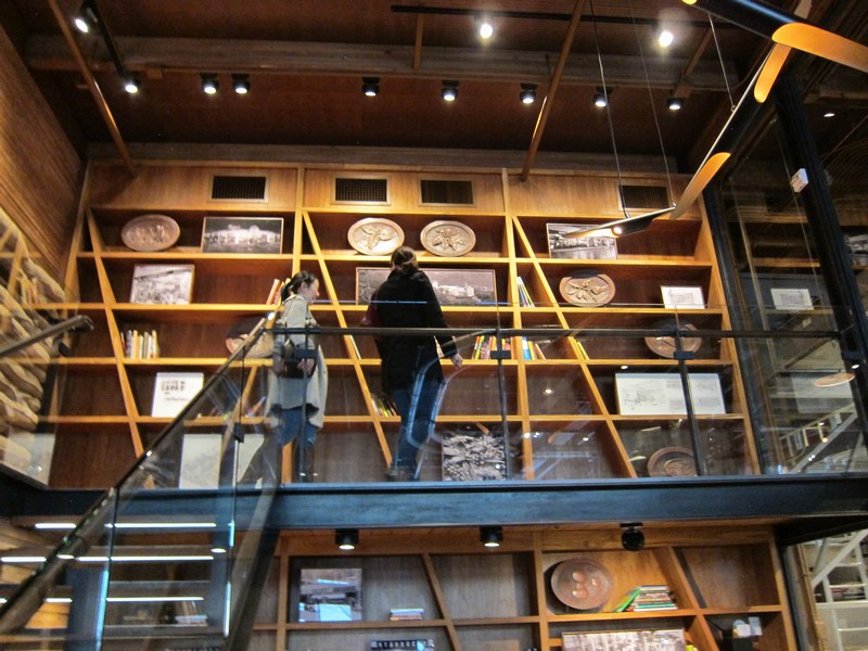 023-Seattle-Starbucks-Reserve-1124-Pike-Street