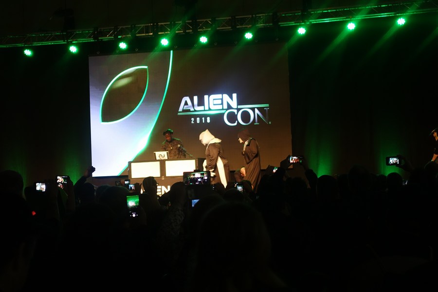 27-alien-con